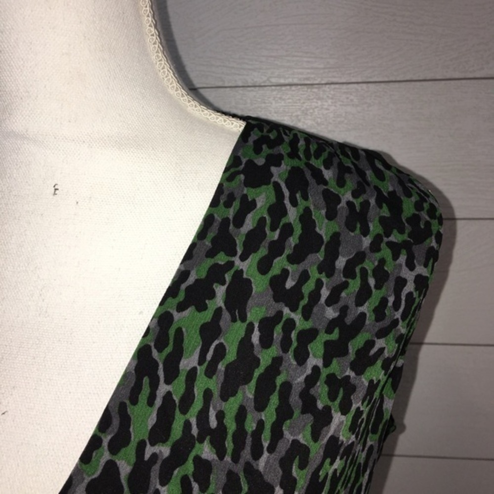 DKNYC Green Leopard Wrap Dress - Picture 5 of 8